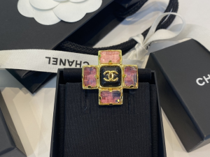 Essenceofluxury Womens Jewelry Chanel CC Logo Cross Brooch A39PP180 AA196705