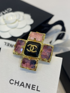 Essenceofluxury Womens Jewelry Chanel CC Logo Cross Brooch A39PP180 AA196705