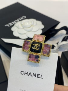 Essenceofluxury Womens Jewelry Chanel CC Logo Cross Brooch A39PP180 AA196705