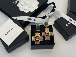 Essenceofluxury Womens Jewelry Chanel CC Logo Cross Earrings A39PP280 AA196706