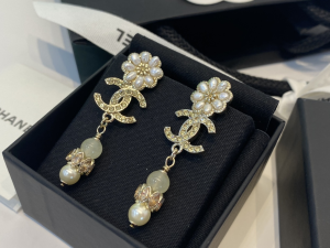 Essenceofluxury Womens Jewelry Chanel CC Logo Flowers Pendant Earrings A39PP280 AA196715