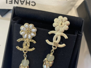 Essenceofluxury Womens Jewelry Chanel CC Logo Flowers Pendant Earrings A39PP280 AA196715