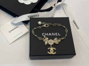 Chanel CC Logo Flowers Pendant Necklace 