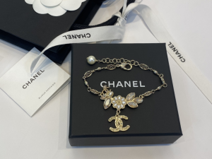 Essenceofluxury Womens Jewelry Chanel CC Logo Flowers Pendant Necklace A39PP280 AA196714