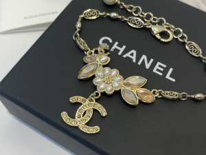 Essenceofluxury Womens Jewelry Chanel CC Logo Flowers Pendant Necklace A39PP280 AA196714