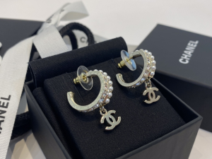 Chanel CC Logo Pearls Earrings 