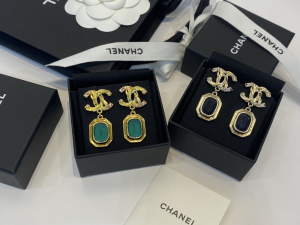 Essenceofluxury Womens Jewelry Chanel CC Logo Pendant Earrings A39PP180 AA196710