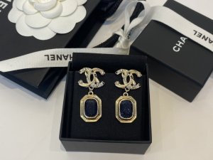 Essenceofluxury Womens Jewelry Chanel CC Logo Pendant Earrings A39PP180 AA196710