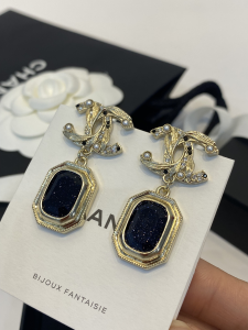 Essenceofluxury Womens Jewelry Chanel CC Logo Pendant Earrings A39PP180 AA196710