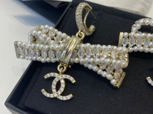 Essenceofluxury Womens Jewelry Chanel Crystals CC Logo Bowknot Earrings A39PP280 AA196708