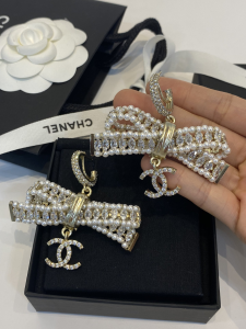 Essenceofluxury Womens Jewelry Chanel Crystals CC Logo Bowknot Earrings A39PP280 AA196708