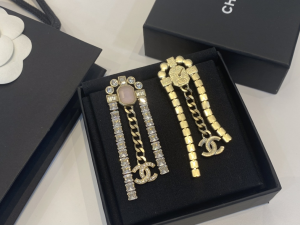 Essenceofluxury Womens Jewelry Chanel Crystals CC Logo Diamonds Earrings A39PP280 AA196723