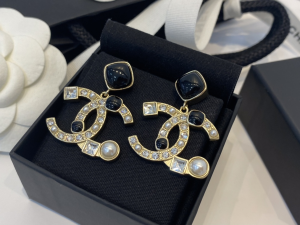 Essenceofluxury Womens Jewelry Chanel Crystals CC Logo Pearls Earrings A39PP180 AA196722