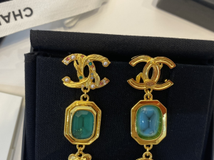 Essenceofluxury Womens Jewelry Chanel Crystals CC Logo Pendant Earrings A39PP280 AA196709