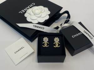Essenceofluxury Womens Jewelry Chanel Gold CC Logo Flowers Earrings A39PP180 AA196716