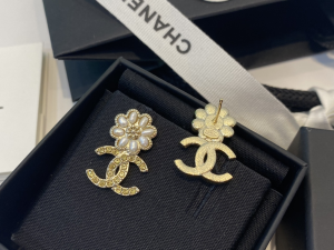 Essenceofluxury Womens Jewelry Chanel Gold CC Logo Flowers Earrings A39PP180 AA196716