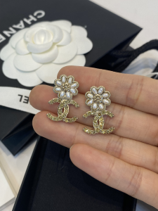 Essenceofluxury Womens Jewelry Chanel Gold CC Logo Flowers Earrings A39PP180 AA196716