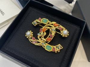 Essenceofluxury Womens Jewelry Chanel Gold Multicolor CC Logo Brooch A39PP180 AA196712