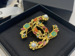 Essenceofluxury Womens Jewelry Chanel Gold Multicolor CC Logo Brooch A39PP180 AA196712