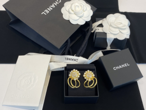 Essenceofluxury Womens Jewelry Chanel Vintage Earrings A39PP180 AA196719
