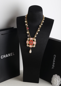 Chanel Vintage Pearls Necklaces 