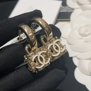 Essenceofluxury Womens Jewelry Chanel CC Logo Lock Earrings Gold A173PP180 AA197000