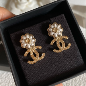 Essenceofluxury Womens Jewelry Chanel Flower Gold CC Logo Earrings A152PP180 AA196921