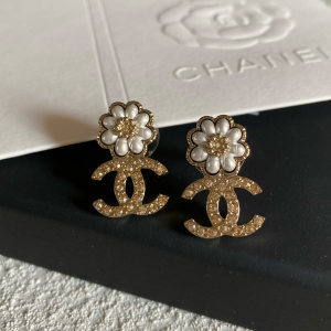 Essenceofluxury Womens Jewelry Chanel Flower Gold CC Logo Earrings A152PP180 AA196921