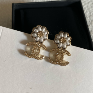 Essenceofluxury Womens Jewelry Chanel Flower Gold CC Logo Earrings A152PP180 AA196921