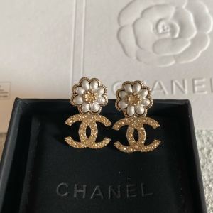 Essenceofluxury Womens Jewelry Chanel Flower Gold CC Logo Earrings A152PP180 AA196921