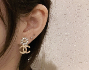 Essenceofluxury Womens Jewelry Chanel Flower Gold CC Logo Earrings A152PP180 AA196921