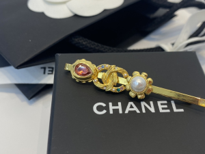 Essenceofluxury Womens Jewelry Chanel Gold CC Logo Hair Accessory A39PP180 AA197101