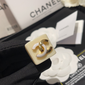 Essenceofluxury Womens Jewelry Chanel CC Logo Latte White Rings A173PP280 AA197414