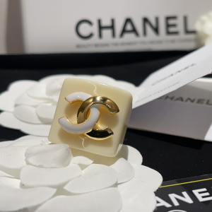 Essenceofluxury Womens Jewelry Chanel CC Logo Latte White Rings A173PP280 AA197414