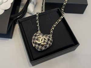 Essenceofluxury Womens Jewelry Chanel CC Logo Tweed Heart Pendant Necklace A39PP280 AA197592