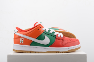 Nike x 7 Eleven SB Dunk Low Top Sneakers 