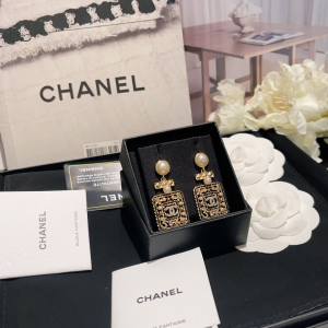 Essenceofluxury Womens Jewelry Chanel Crystals CC Logo Bottle Earrings A173PP280 AA197852