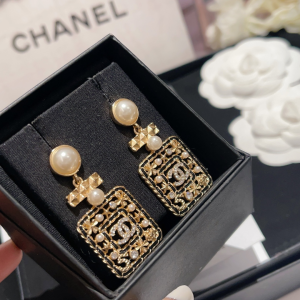 Essenceofluxury Womens Jewelry Chanel Crystals CC Logo Bottle Earrings A173PP280 AA197852