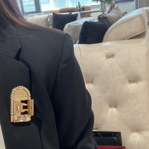 Essenceofluxury Womens Jewelry Chanel Gold CC Logo Door Brooch A173PP280 AA197851