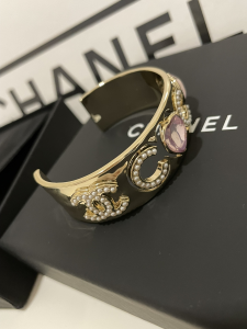 Essenceofluxury Womens Jewelry Chanel Pearls Coco Heart Open Cut Bracelets A152PP280 AA197823