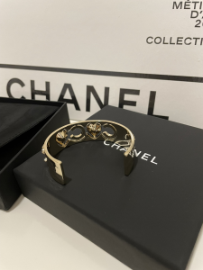 Essenceofluxury Womens Jewelry Chanel Pearls Coco Heart Open Cut Bracelets A152PP280 AA197823