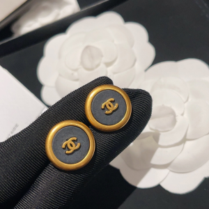 Chanel Vintage Gold CC Logo Round Earrings 