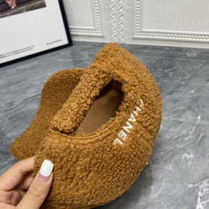 Essenceofluxury Womens Hats Chanel CC Logo Shearling Baseball Cap Hat Brown A190PP180 AA198852