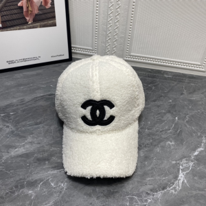 Essenceofluxury Womens Hats Chanel CC Logo Shearling Baseball Cap Hat White A190PP180 AA198851