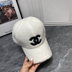 Essenceofluxury Womens Hats Chanel CC Logo Shearling Baseball Cap Hat White A190PP180 AA198851