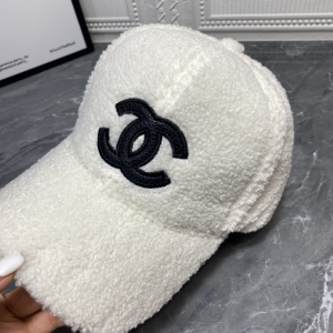 Essenceofluxury Womens Hats Chanel CC Logo Shearling Baseball Cap Hat White A190PP180 AA198851
