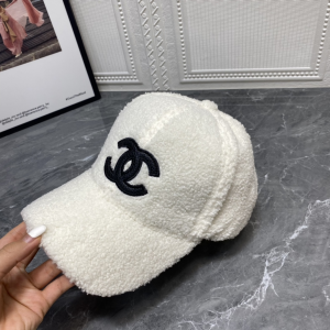 Essenceofluxury Womens Hats Chanel CC Logo Shearling Baseball Cap Hat White A190PP180 AA198851