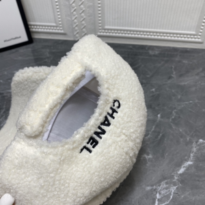 Essenceofluxury Womens Hats Chanel CC Logo Shearling Baseball Cap Hat White A190PP180 AA198851