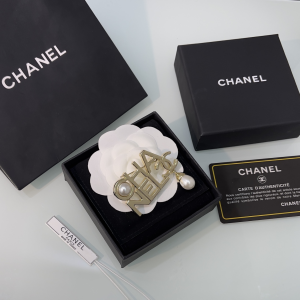 Essenceofluxury Womens Jewelry Chanel Gold Monogram CC Logo Brooch A205PP180 AA198901