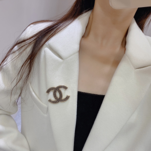 Essenceofluxury Womens Jewelry Chanel Tweed CC Logo Brooch A205PP180 AA198927